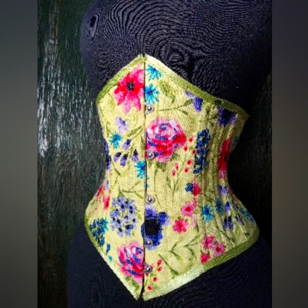 Handmade Victorian steel boned floral 20" corset by La Belle Fairy